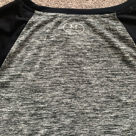 LONG SLEEVE UNDER ARMOUR WORKOUT TOP 💪🏽 - Picture 3 of 3